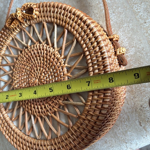 Handwoven Artisan Rattan crossbody bag, canvas lining, leather strap. - Picture 14 of 17